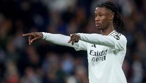 pg电子试玩入口-记者：皇马在今天的比赛中让巴尔韦德踢右后卫，卡马文加踢左后卫